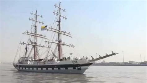 Centre bans Pakistani ships from entering ports, restricts Indian vessels