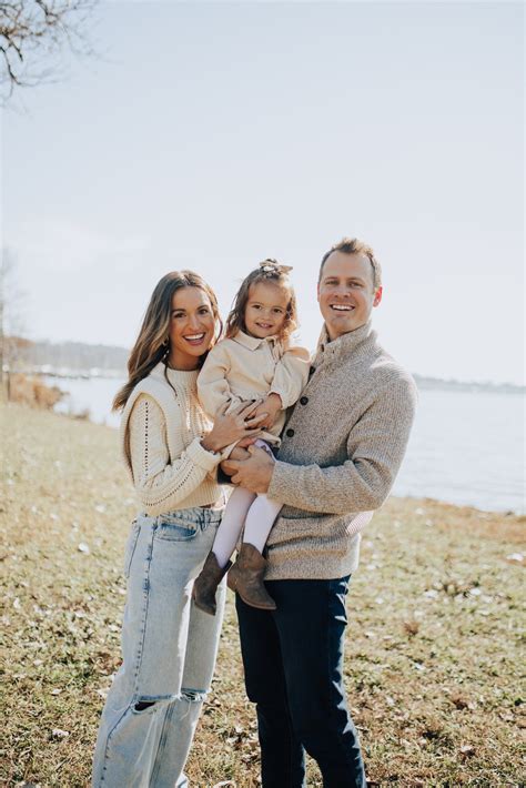 fall family photo outfit ideas - Lauren Kay Sims