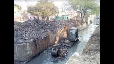 Trump visit: AMC begins scientific treatment at Taj east gate drain to ...