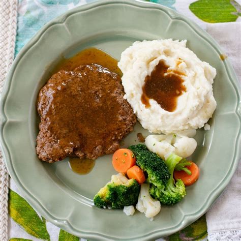 Crock Pot Cube Steak with Gravy - Flour On My Face