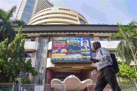 Markets gave up early gains to trade lower; Sensex quotes 309 points lower