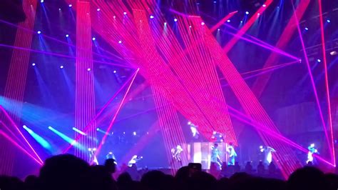 [16/08/18] JJ 林俊杰 — 茉莉雨 【Sanctuary Tour in SG】 [HD] - YouTube