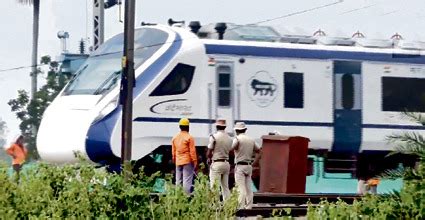 12 trains including Coromandel crashed on the tracks then ran|फिर ...