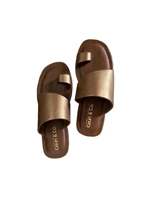 'Oro' Antique Gold & Brown Leather Handcrafted Toe-Ring Sandals – Gauri ...