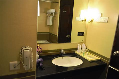 Deluxe Rooms :: The Quilon Beach Hotel, Kollam, Kerala