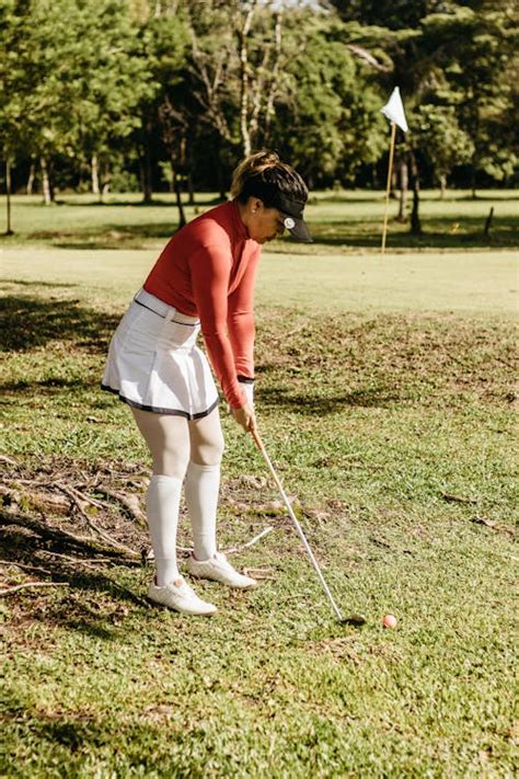 Woman Golf Course 的图像结果