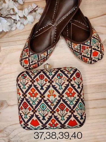 Ladies Jutti - Printed Jutti Box Clutch Combbo Manufacturer from Jaipur