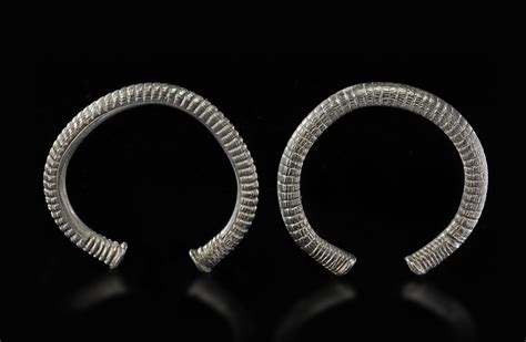A PAIR OF SILVER BRACELETS, CLASSICAL GREEK PERIOD, 4TH CENTURY BC