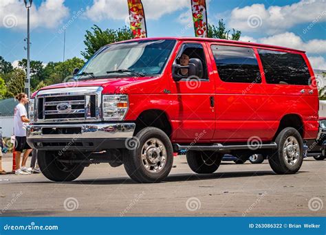 2012 Ford Econoline E-350 4x4 Cargo Van Editorial Photography - Image of auto, classic: 263086322