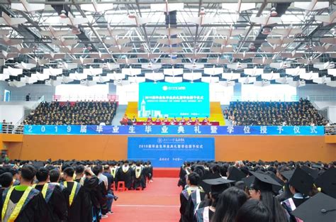 我校2019届毕业生毕业典礼暨学位授予仪式成功举行-沧州交通学院