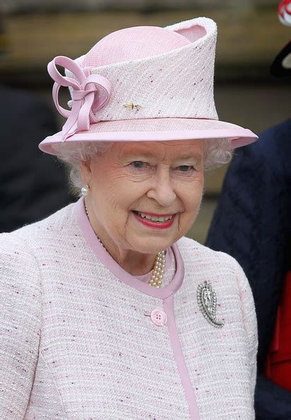 Elizabeth II Kimdir, Hayatı ve Resimleri
