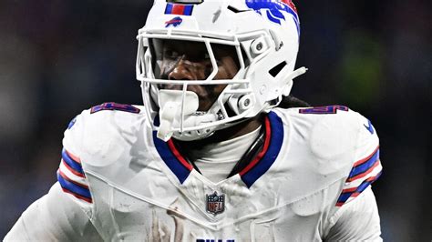 James Cook, Bills reach 4-year, $48M extension after RB's hold-in - ESPN