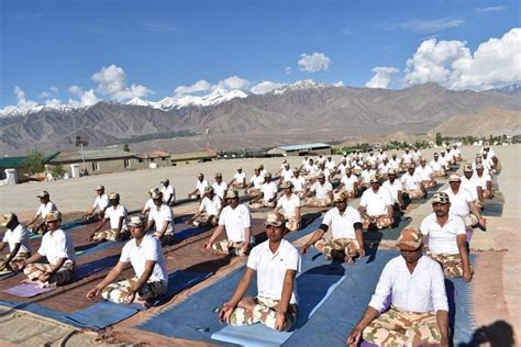 In Pictures: ITBP, Indian Army Jawans Perform Yoga In Sub-Zero ...