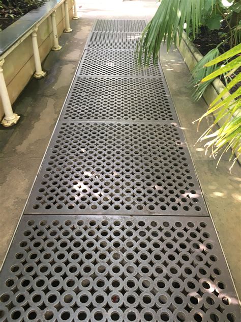 Metal Grate Flooring for Your Outdoor Walkway