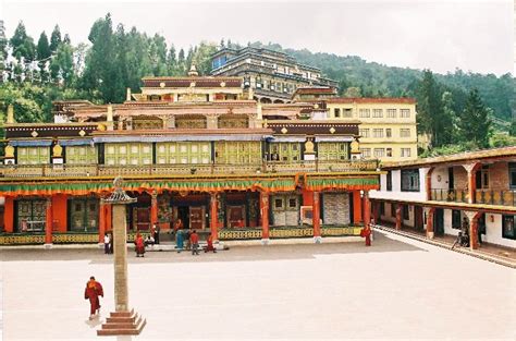 10 Best Places to Visit in Sikkim - Hello Travel Buzz