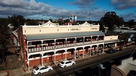 ROYAL HOTEL, SEA LAKE - Lodging Reviews, Photos, Rate Comparison ...