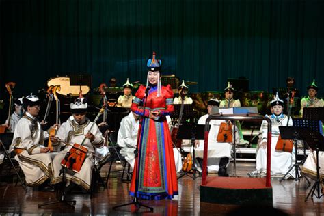 蒙古族音乐有三宝——呼麦，长调，马头琴