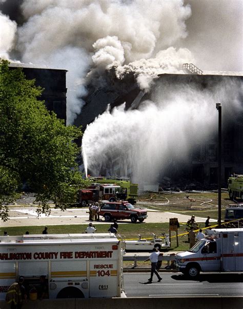 These Powerful Photos Capture The Bravery And Selflessness Of 9/11 ...