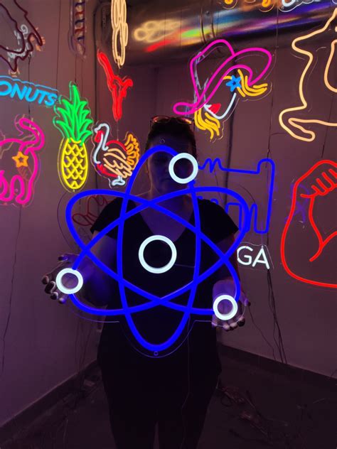 Science Neon Sign 的图像结果