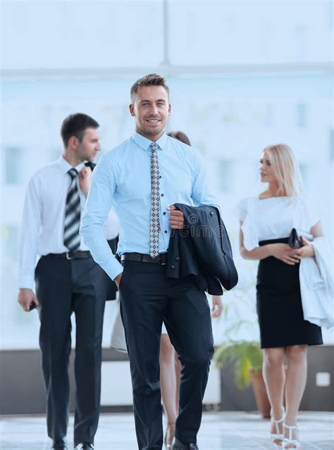 Businessman Standing 的图像结果