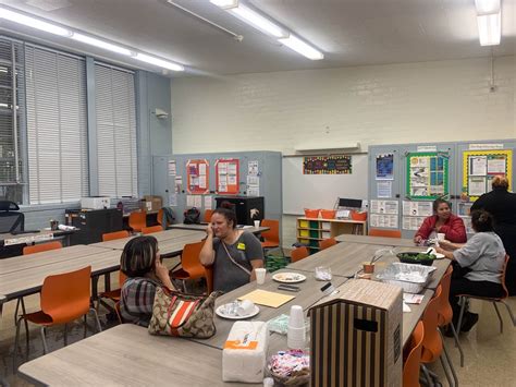 Inside a LAUSD Parent Center, Which Aims to Help Los Angeles Families ...