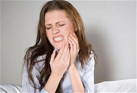 为什么牙痛会那么痛？看这几个引发牙痛的原因-爱康健齿科