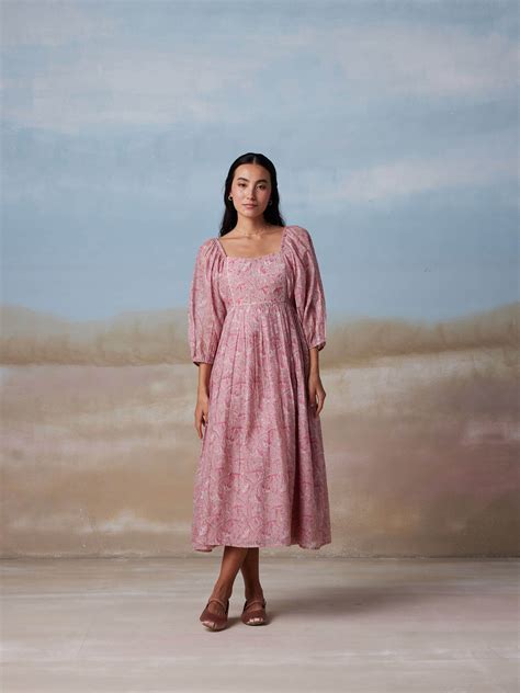 Bougainvillea Quilt Midi Dress: Chic & Flattering Style
