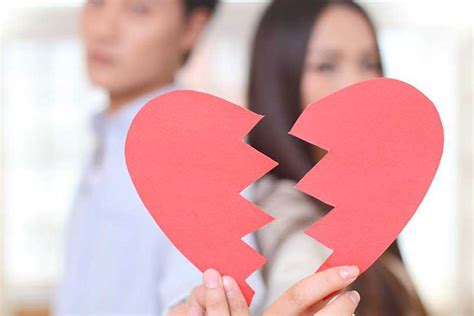 These things never tell friends or other about your relationship ...