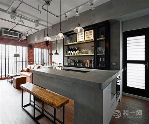 吧台的设计让餐厨区使用更为开放、便捷、舒适，空间更具可变性和实用性。在繁忙的工作之余，身处半开放式厨-家居美图_装一网装修效果图