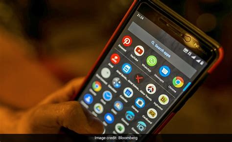 ब्रिटेन में "ऑनलाइन कंटेट के बुरे असर" से लड़की की हुई मौत | UK teen ...