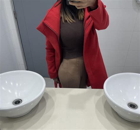 Welcome to my dom! : r/brunette