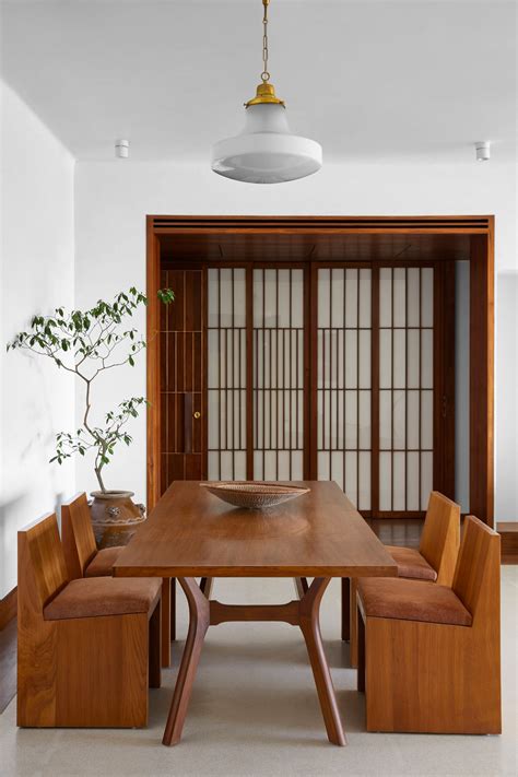 A contemporary apartment in Mumbai's Colaba inside a classic Art Deco ...