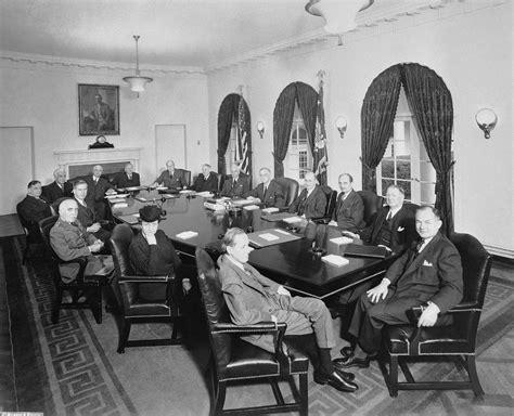 40 famous people from Iowa: Ashton Kutcher, Johnny Carson and more