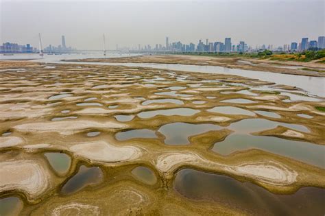 航拍武汉天兴洲长江滩涂水坑,溪流河流,自然风景,摄影,汇图网www.huitu.com