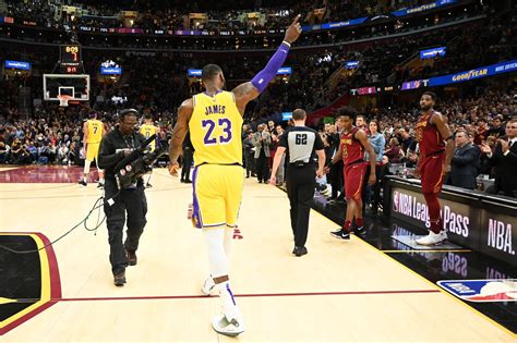 LeBron James Returns to Cleveland, and Lakers Come Back to Win