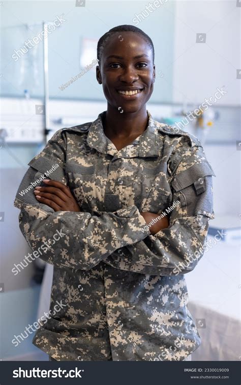 Women in Military Uniform 的图像结果