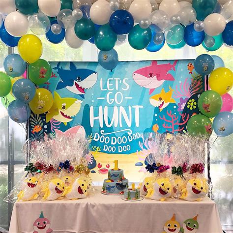 Get ideas for your baby shark themed party here! Bubble balloons, ballo ...