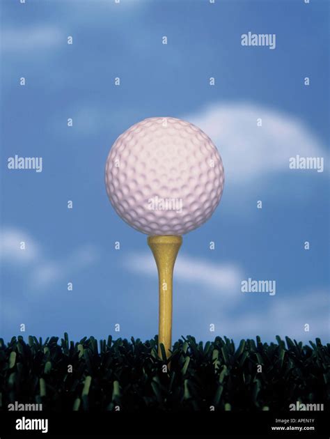 Golf Ball and Tee 的图像结果