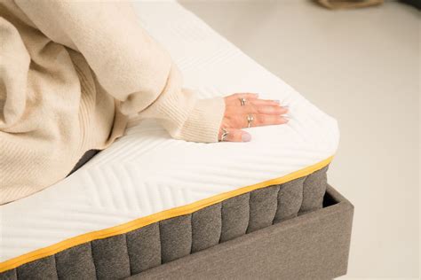 Why Your Mattress Feels Uncomfortable After Just a Few Years – Emma ...
