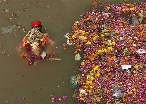 Mumbaikars Cleaned Up Verosva Beach After Ganpati Visarjan