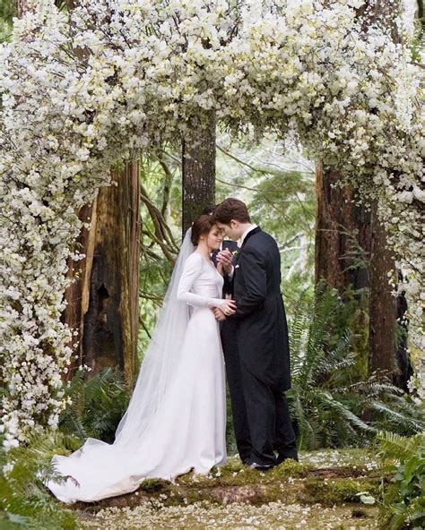 Edward and Bella Cullen's в 2025 г | Сумерки свадьба, Сказочная свадьба ...
