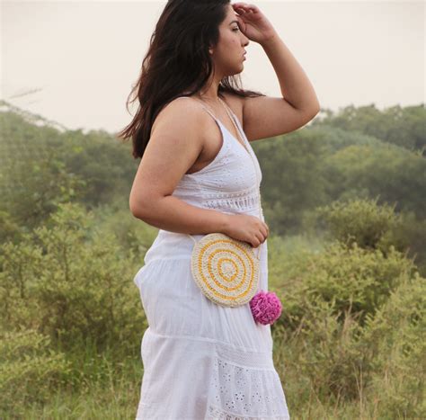 Miniature Round Crochet Sling Bag – Itihasikala