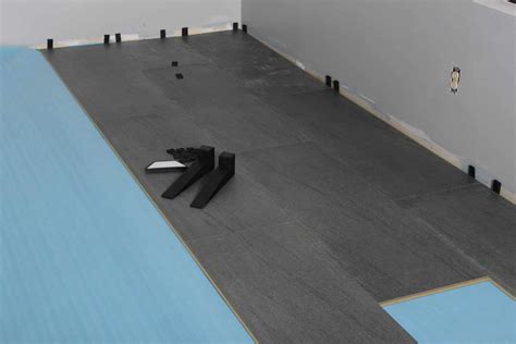 What happens to laminate flooring without an expansion gap?