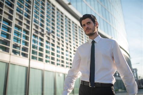 Business Person Walking 的图像结果