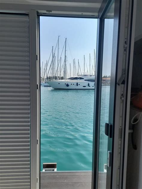 THE SEA LODGES NOVIGRAD - BOOTSHAUS FLOATING SEA HOUSE (Istria ...