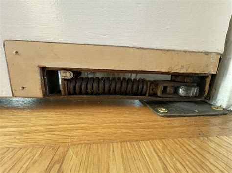 How to Adjust a Boomer Spring Door Hinge 的图像结果