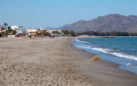 https://www.worldbeachguide.com/photos/large/playa-elplayazo-vera.jpg