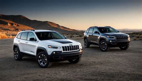 Jeep Trailhawk vs Trackhawk: Which One is Right for You? - T