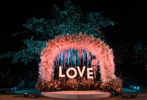 Take Inspiration from These Backdrop Decoration Ideas for Your Wedding ...