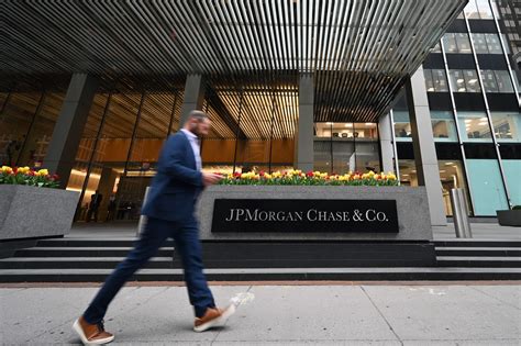 MxM News: JPMorgan Chase giving 60,000 employees AI assistant powered ...